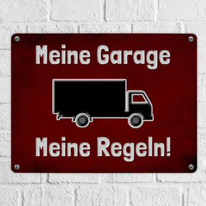 Meine Garage Meine Regeln! Metallschild in 15x20 cm mit Auto und rotem Hintergrund