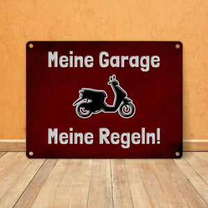 Meine Garage Meine Regeln! Metallschild in 15x20 cm mit Auto und rotem Hintergrund