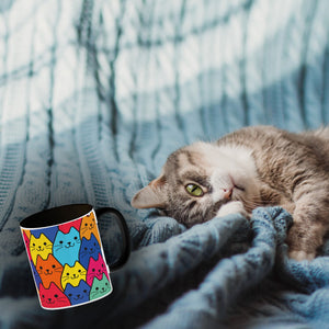 Kaffeebecher mit Katzen Motiv - Buntes Wimmelbild mit Comic Kätzchen