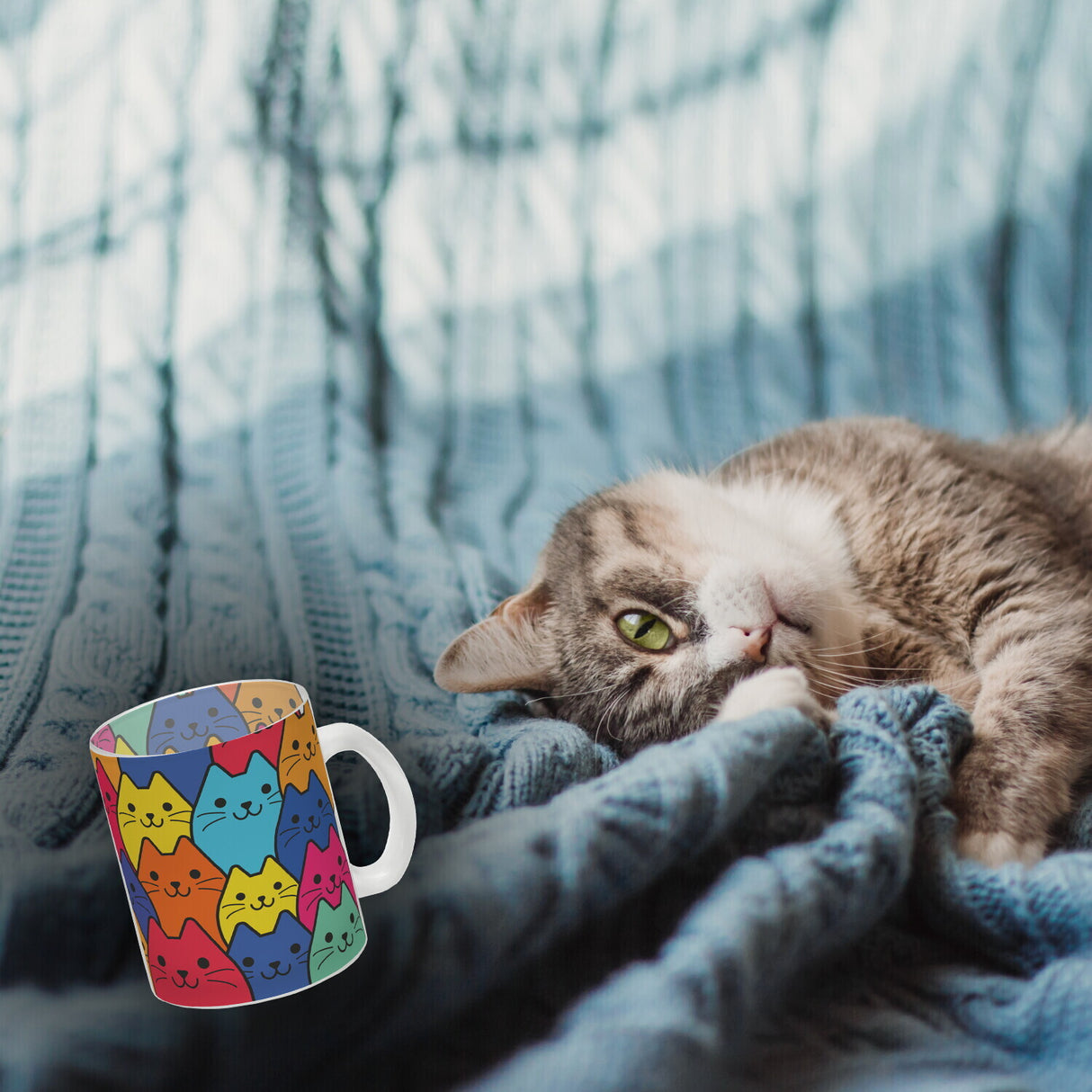 Kaffeebecher mit Katzen Motiv - Buntes Wimmelbild mit Comic Kätzchen