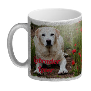 Kaffeetasse mit Fotomotiv Labrador Lover - Labrador im Mohnfeld