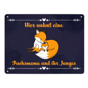 Metallschild mit Motiv und Spruch - Hier wohnt eine Fuchsmama und ihr Junges