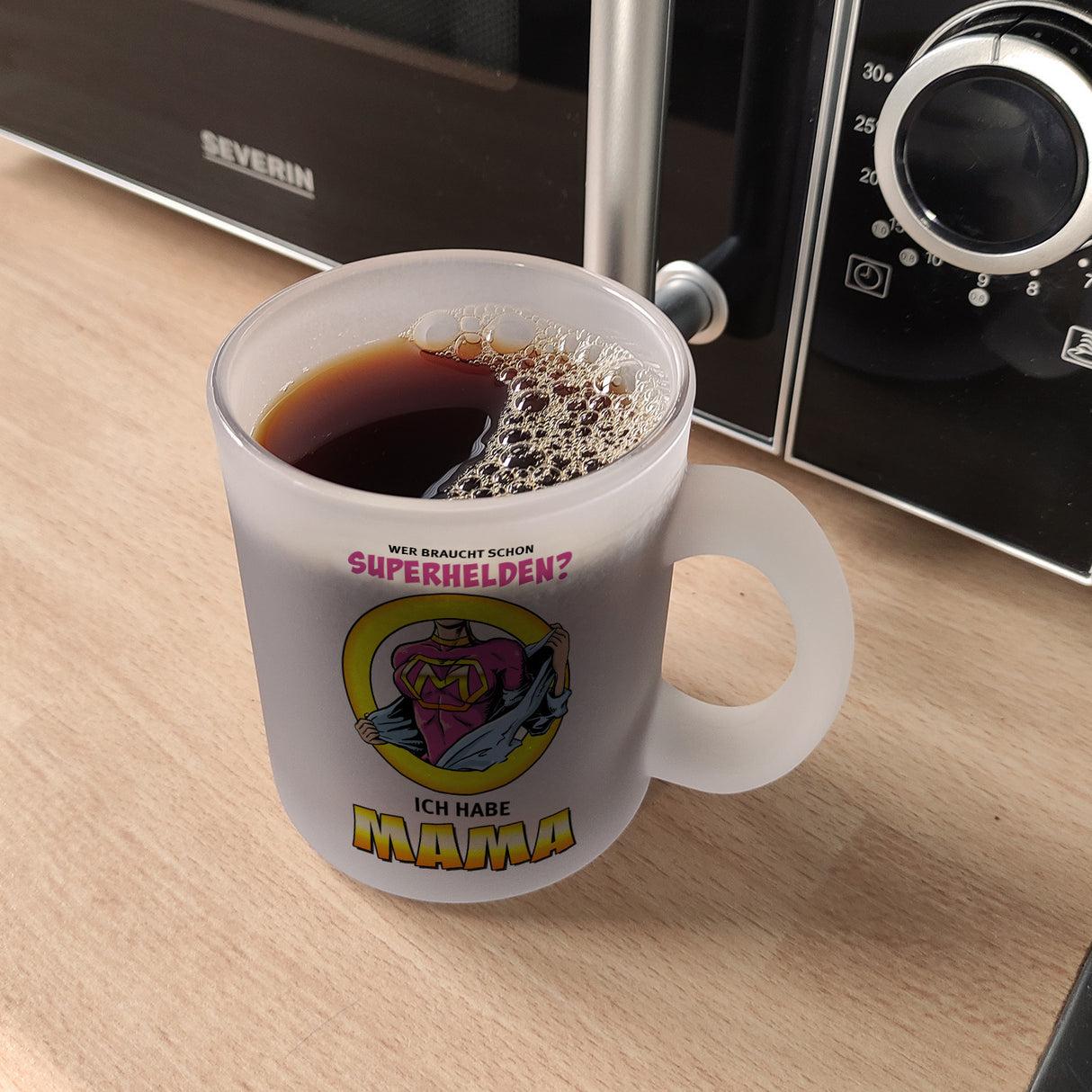 Kaffeebecher Comic mit Spruch - Wer braucht schon Superhelden? Ich habe Mama