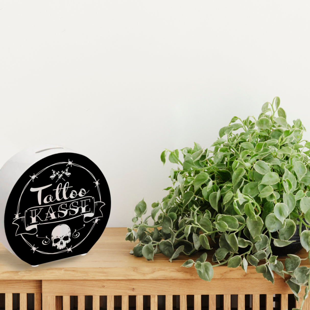 Spardose aus Keramik mit coolen Tattoo-Motiven - Tattookasse