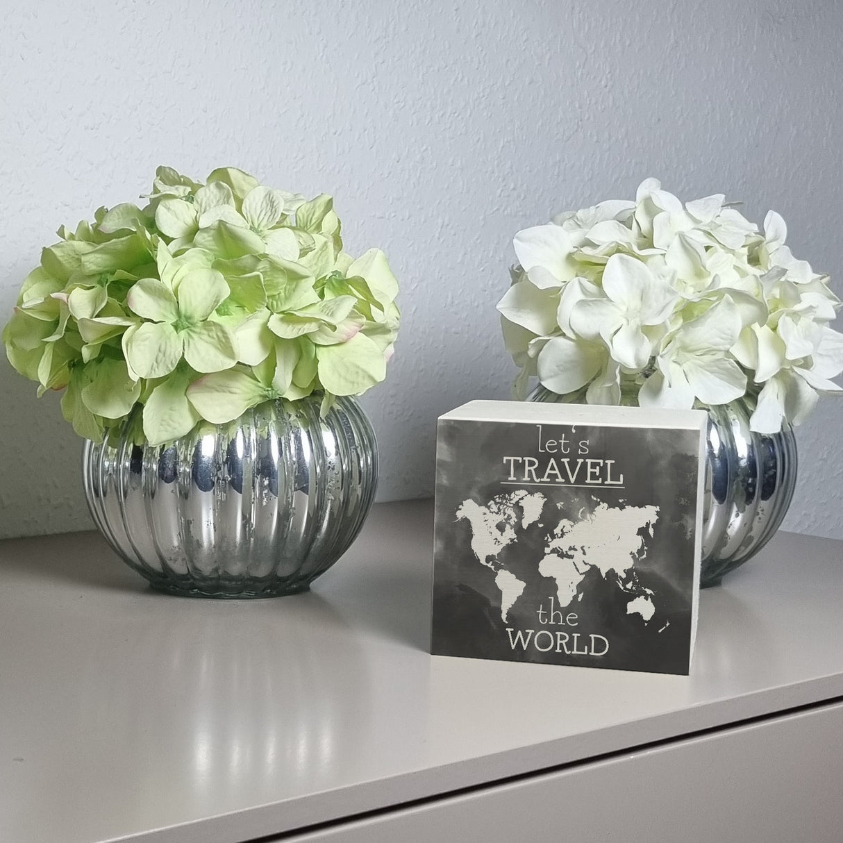 Spardose mit Weltkarten Motiv und Text - let's travel the world