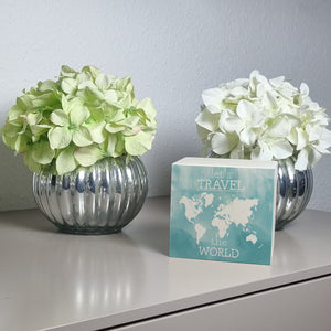 Spardose mit Weltkarten Motiv und Text - let's travel the world