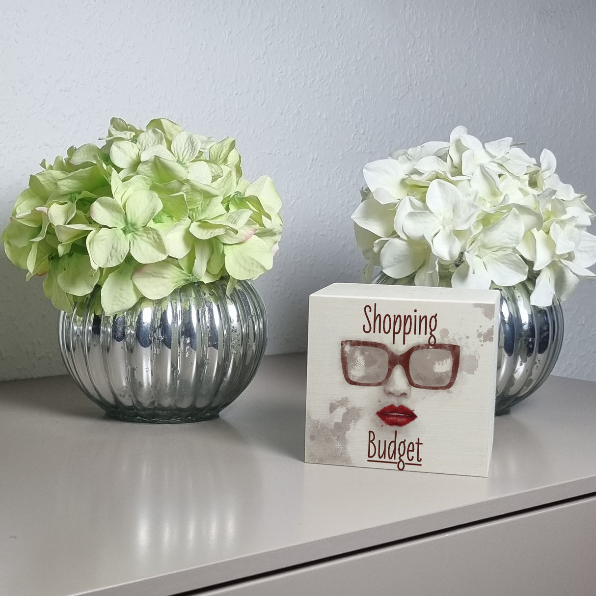 Spardose aus Keramik mit coolem Sonnenbrillenmotiv und Spruch - Shopping Budget