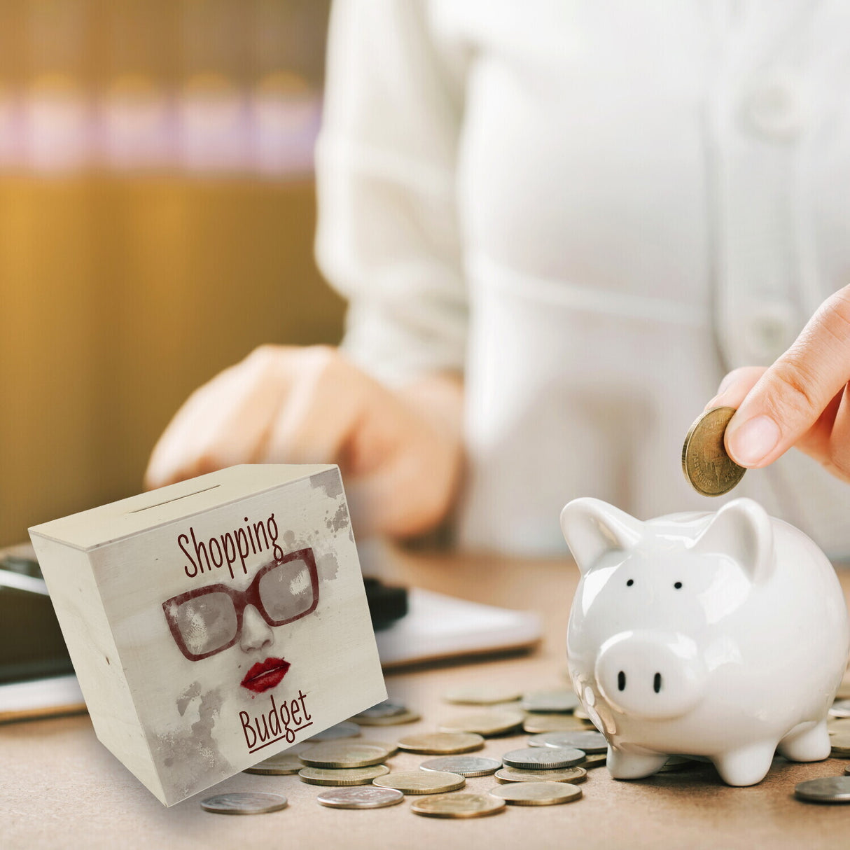 Spardose aus Keramik mit coolem Sonnenbrillenmotiv und Spruch - Shopping Budget