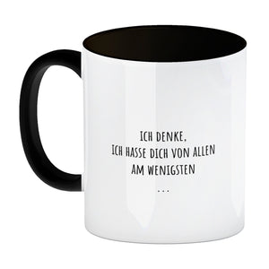 Kaffeebecher mit ironischem Spruch, gezeichnetem Charakter und Steinschleuder
