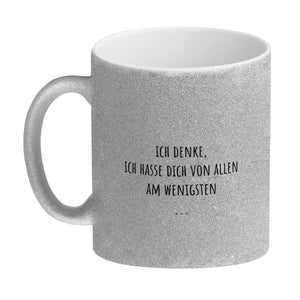 Kaffeebecher mit ironischem Spruch, gezeichnetem Charakter und Steinschleuder