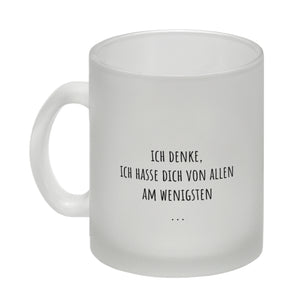 Kaffeebecher mit ironischem Spruch, gezeichnetem Charakter und Steinschleuder