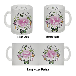 Kaffeebecher mit motivierenden Worten und Blumenrahmen mit Schmetterlingen