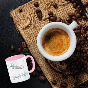 Kaffeebecher mit unzufriedenem, traurigem Hasen und witzigen Sprüchen