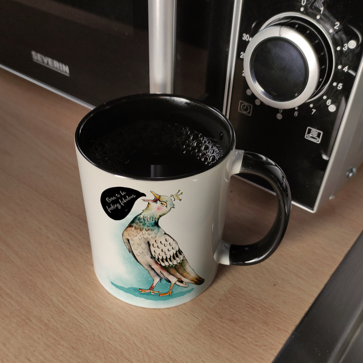 Kaffeebecher mit Tauben Motiv und witzigem Spruch für eine Diva
