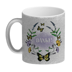 Kaffeebecher mit motivierenden Worten und Blumenrahmen mit Schmetterlingen