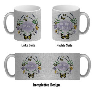 Kaffeebecher mit motivierenden Worten und Blumenrahmen mit Schmetterlingen