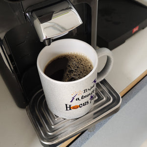 Kaffeebecher mit Halloween Motiv und Spruch - It's just a bunch of Hocus Pocus -
