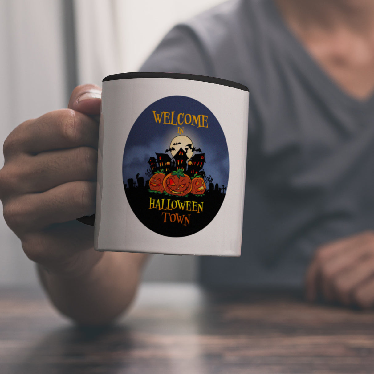 Kaffeebecher mit gruseligem Motiv und Spruch - Welcome in Halloween Town -