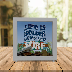 Spardose mit schönem Surfbrett Motiv und Spruch - Life is better when you surf