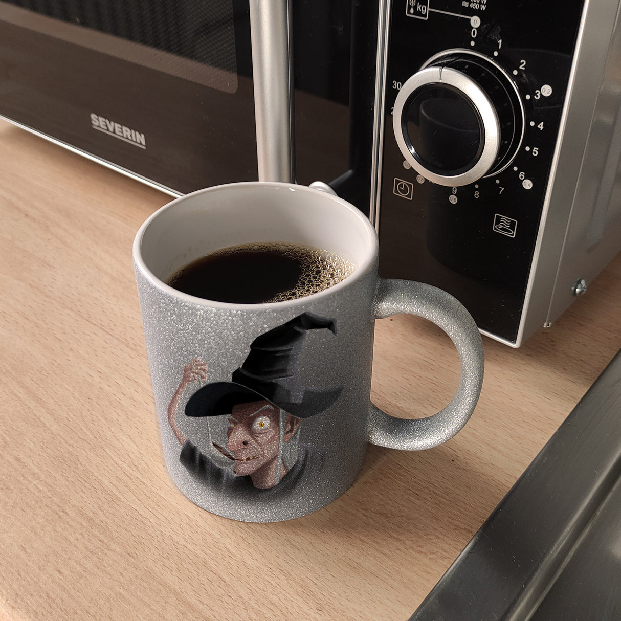 Kaffeebecher mit lustigem Motiv und Spruch - Auch Hexen brauchen Kaffee -