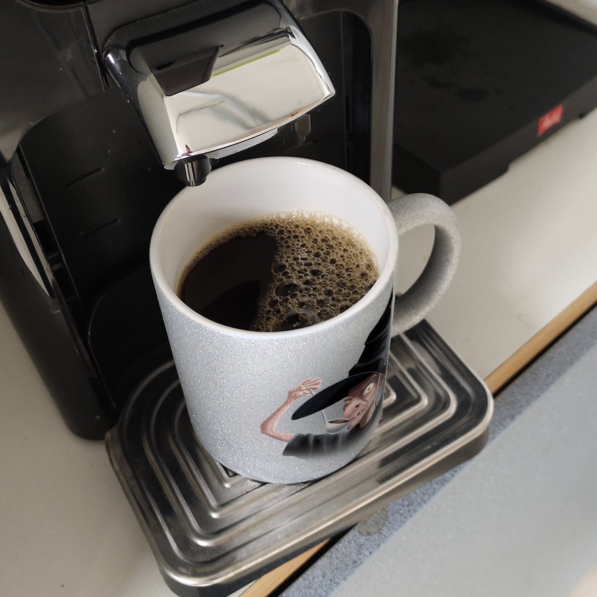 Kaffeebecher mit lustigem Motiv und Spruch - Auch Hexen brauchen Kaffee -