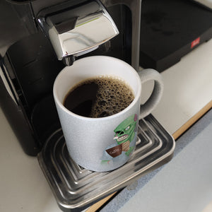 Kaffeebecher mit lustigem Motiv und Spruch - Auch Zombies brauchen Kaffee -