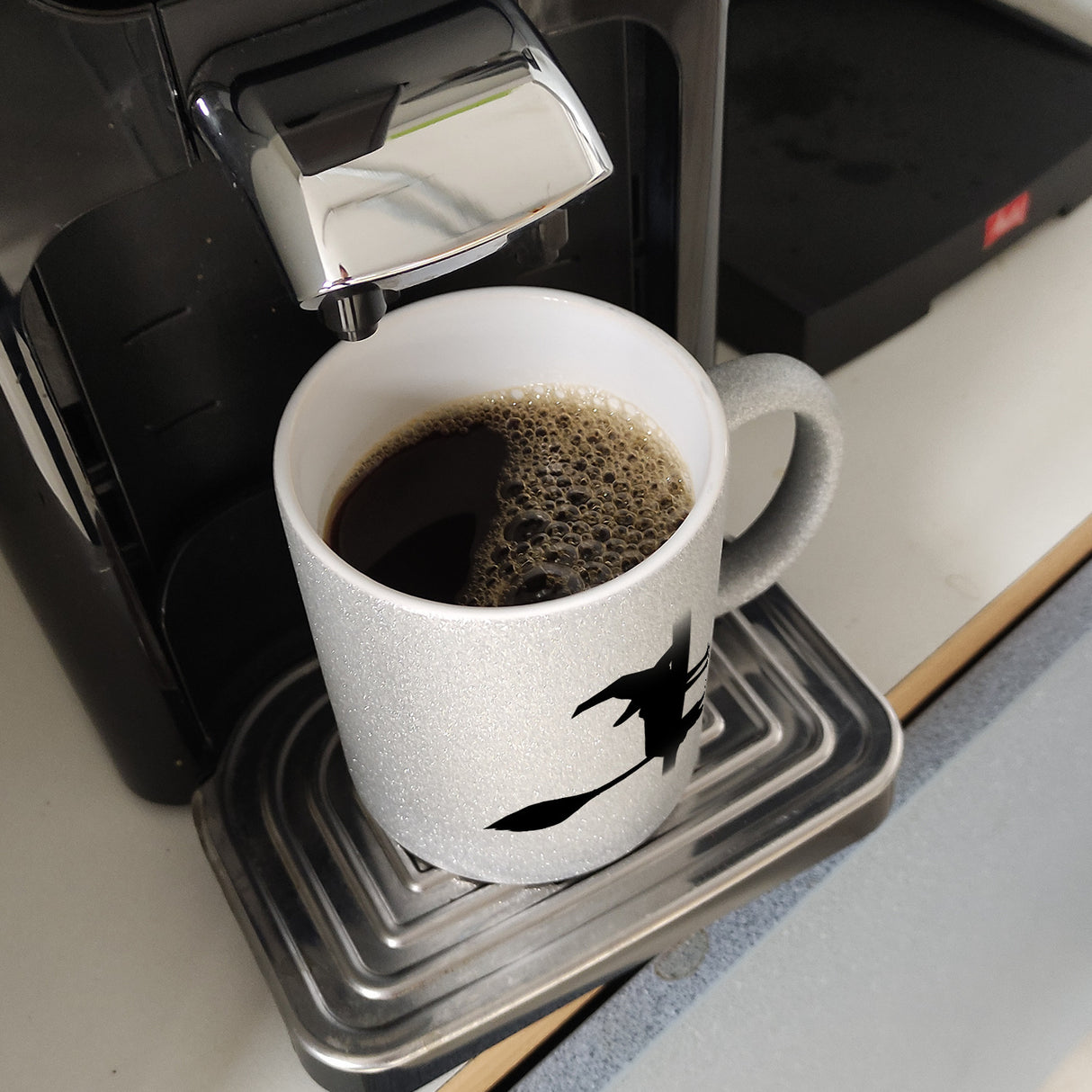 Kaffeebecher mit Hexenmotiv und lustigem Spruch - Don't drink and fly -
