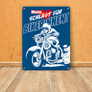 Metallschild mit Motorrad Mein Herz schlägt für Bikerinnen