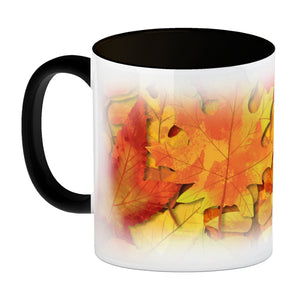 Kaffeebecher mit schönen Herbstblättern und Schriftzug - Autumn Leaves