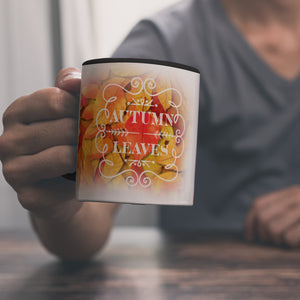 Kaffeebecher mit schönen Herbstblättern und Schriftzug - Autumn Leaves