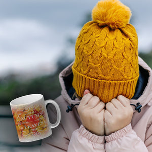 Kaffeebecher mit schönen Herbstblättern und Schriftzug - Autumn Leaves