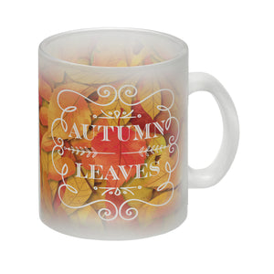 Kaffeebecher mit schönen Herbstblättern und Schriftzug - Autumn Leaves