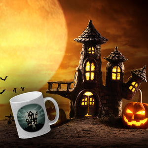 Kaffeetasse mit gruseligem Geisterhaus Motiv und Spruch - Happy Halloween