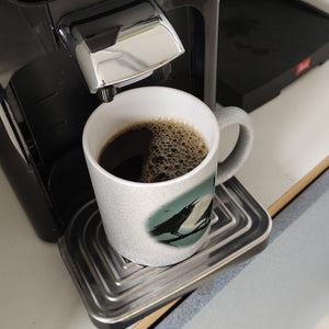 Kaffeetasse mit gruseligem Rabe Motiv und Spruch - Happy Halloween