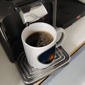 Kaffeetasse mit gruseligem Hexenfeuer Motiv und Spruch - Happy Halloween