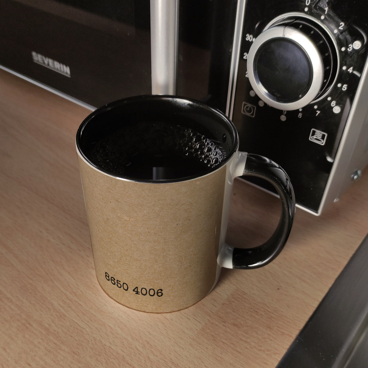Kaffeebecher mit Serienmotiv Tintenfisch Kreis Dreieck Viereck Südkorea