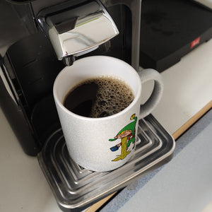 Kotzender Weihnachtswichtel mit Glühweintasse Weihnachten Kaffeebecher