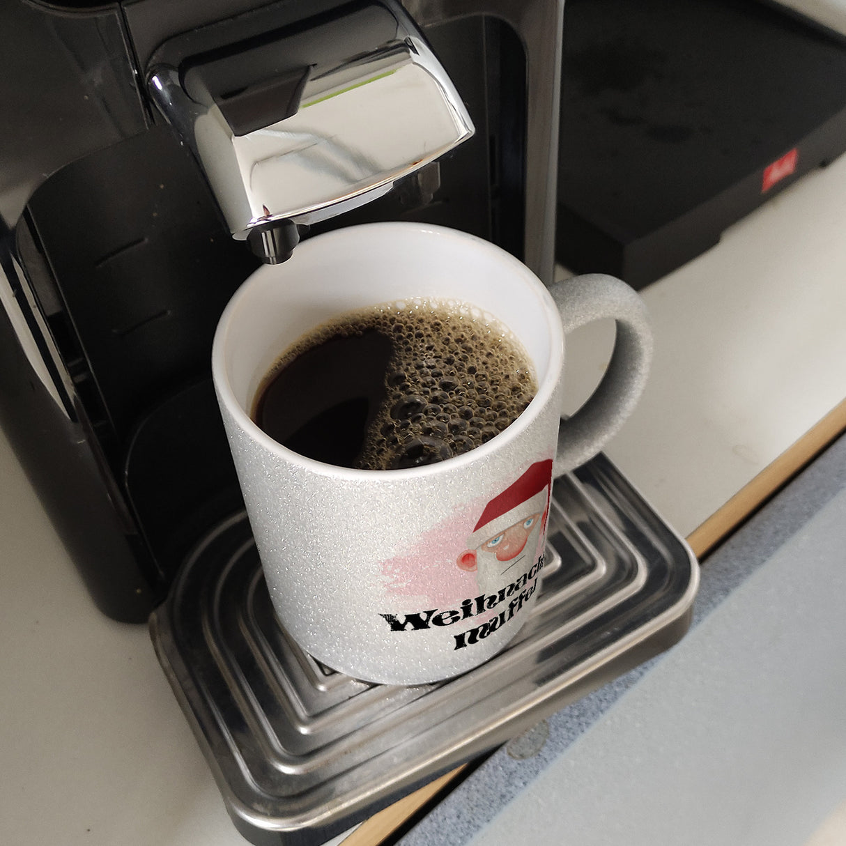 Weihnachtsmuffel witzige Kaffeetasse mit lustlosem Weihnachtsmann Motiv
