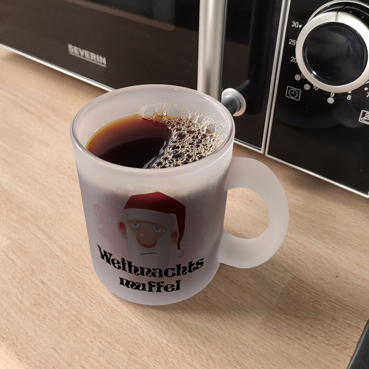 Weihnachtsmuffel witzige Kaffeetasse mit lustlosem Weihnachtsmann Motiv