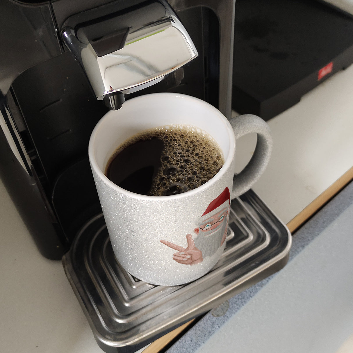 Chill es ist Weihnachten Kaffeetasse mit lustigem Weihnachtsmann