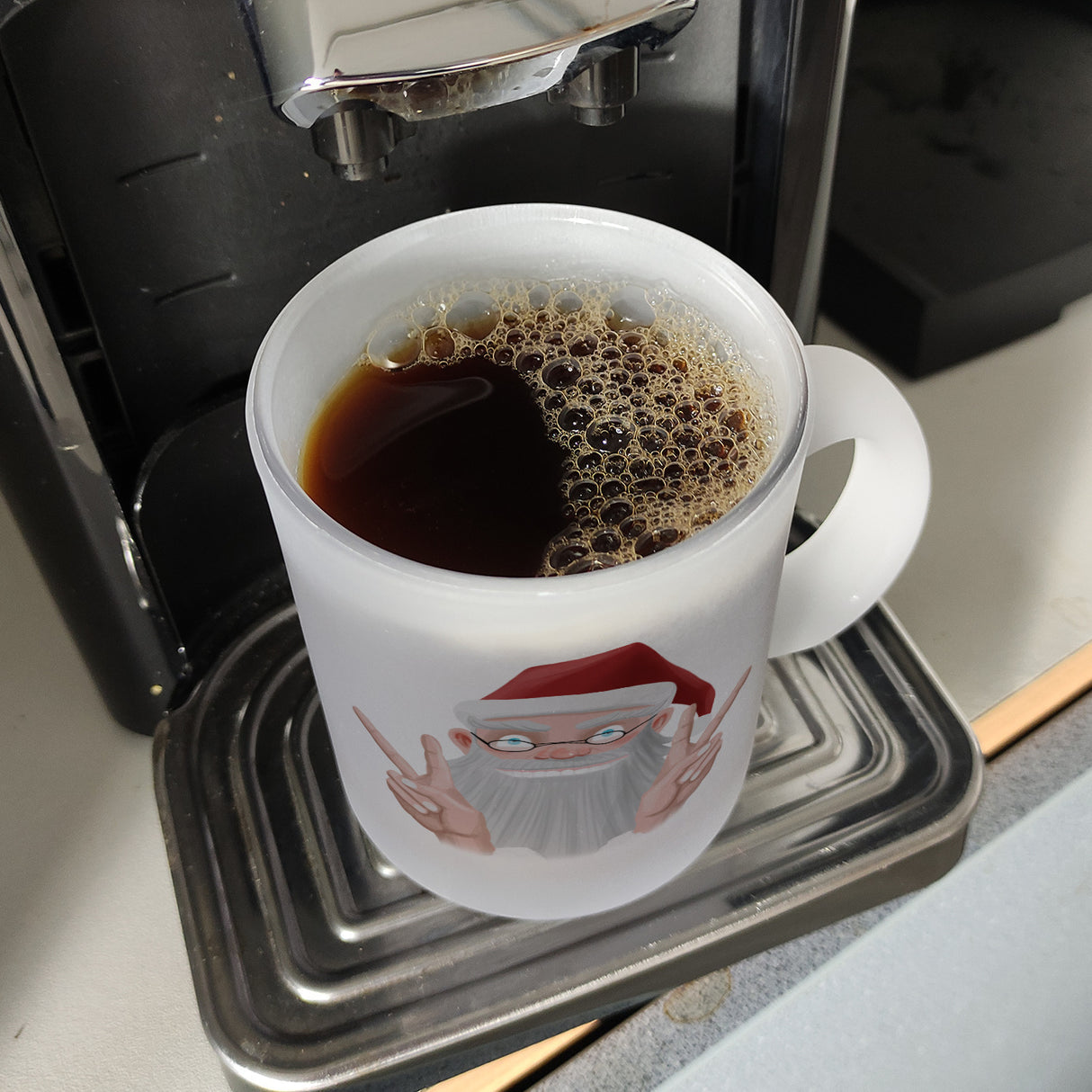 Chill es ist Weihnachten Kaffeetasse mit lustigem Weihnachtsmann
