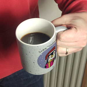 Frohe Weihnachten Kaffeebecher mit süßem Pinguin
