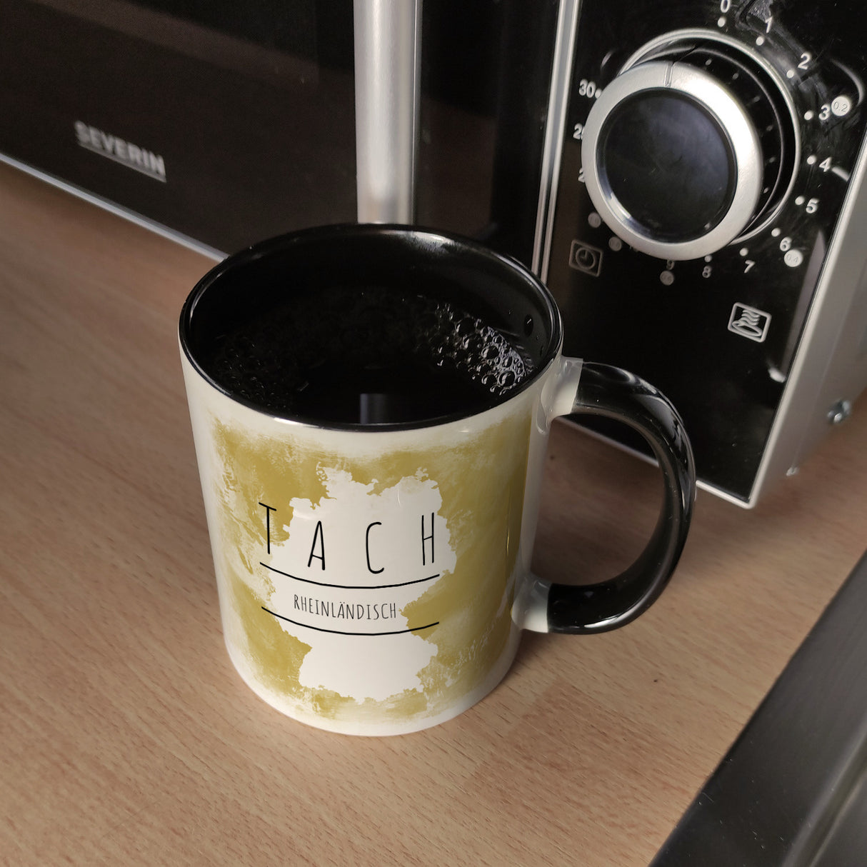 Hallo auf Rheinländisch Tach lustiger Kaffeebecher mit gelbem Hintergrund