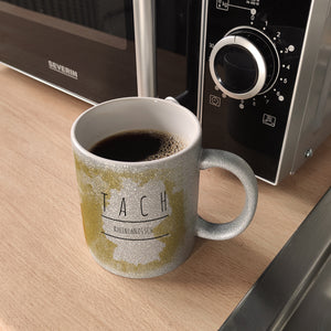 Hallo auf Rheinländisch Tach lustiger Kaffeebecher mit gelbem Hintergrund