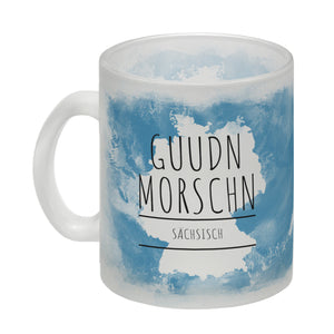 Hallo auf Sächsisch Guudn Morschen lustiger Kaffeebecher mit blauem Hintergrund
