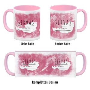 Hallo auf Wienerisch Servas lustiger Kaffeebecher mit rosaem Hintergrund