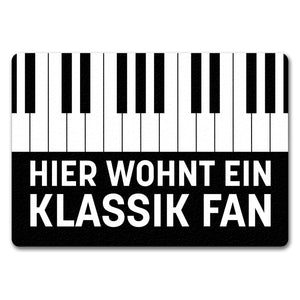 Hier wohnt ein Klassik Fan Fußmatte mit Klavier Motiv