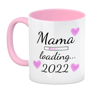 Mama loading 2022 Kaffeetasse mit Herzen für die Schwangerschaft