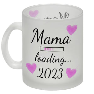 Mama loading 2022 Kaffeetasse mit Herzen für die Schwangerschaft