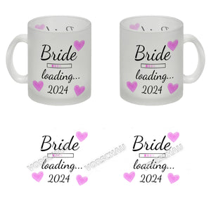 Bride loading Tasse Kaffeetasse 2022 mit rosa Herzen